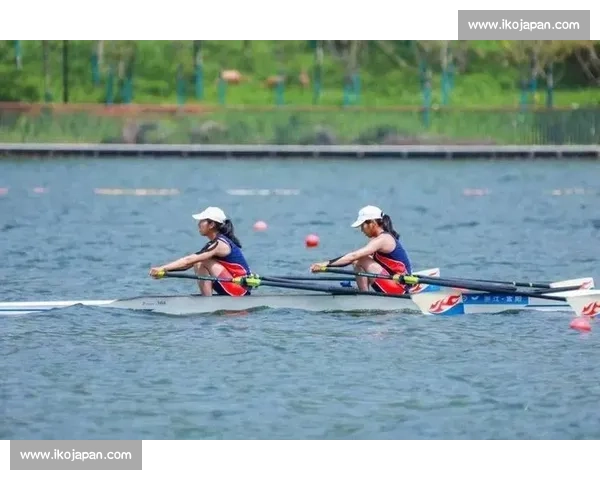 以赛艇比赛视频为核心，展现速度与团队协作的巅峰对决精彩瞬间全记录